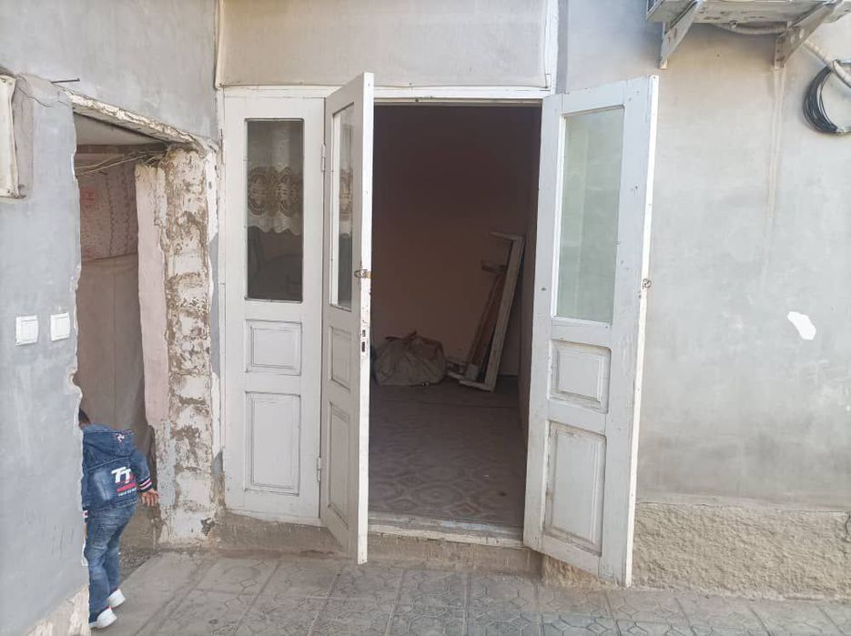 Uy sotiladi. SROCHNO!!!