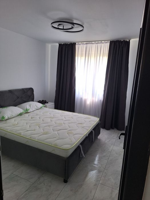 Proprietar, închiriez apartament