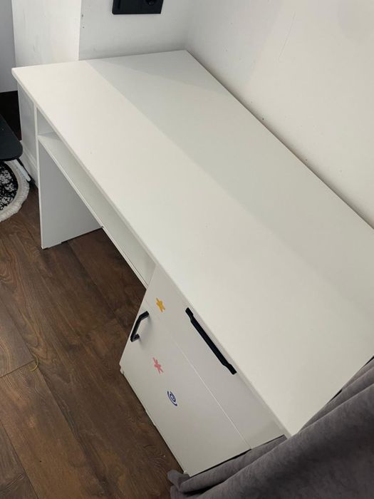 Стол белый ! Стол письменный с полками !