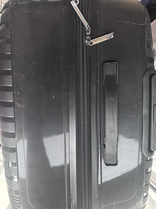 чемодан черный большой
