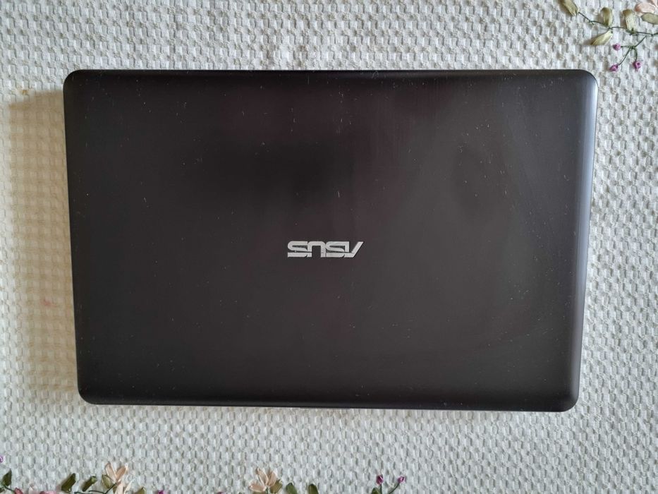 Laptop Asus i3, gen 6006u, 2ghz, 8gb ram, 256 SSD, video dedicata.