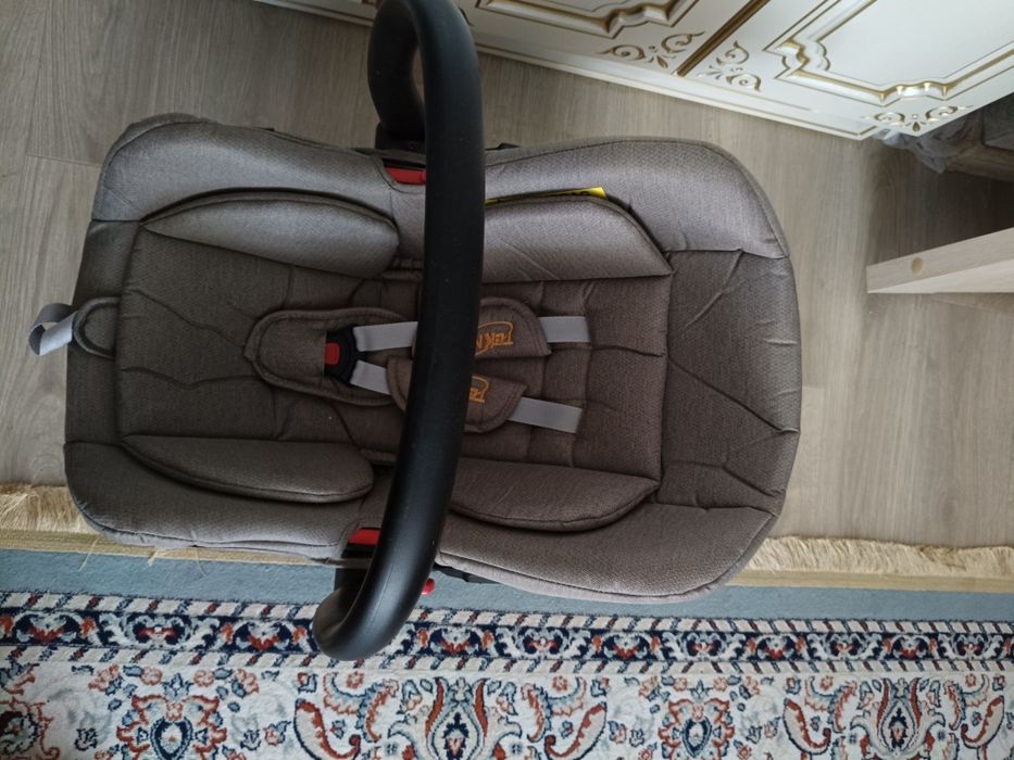 Продам универсальную детскую коляску