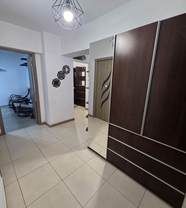 Inchiriere apartament 3 camere, deasupra magazinului Bucur Obor (Almo)