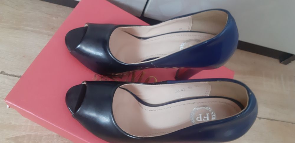 Продам туфли р/р 34-35