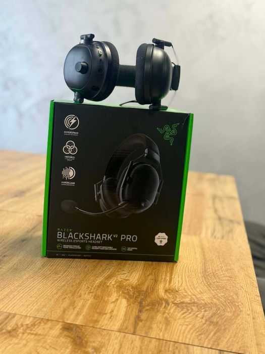 Продавам Razer BlackShark V2 Pro – Безжични геймърски слушалки