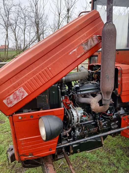 Vând tractor u445 anul 2002