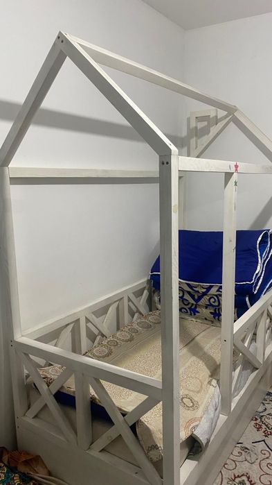 Продам детский кровать домик