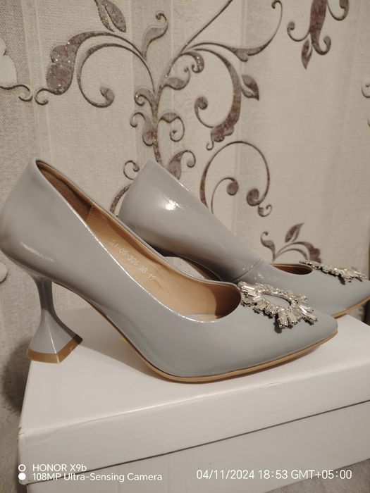 Продам туфли новые