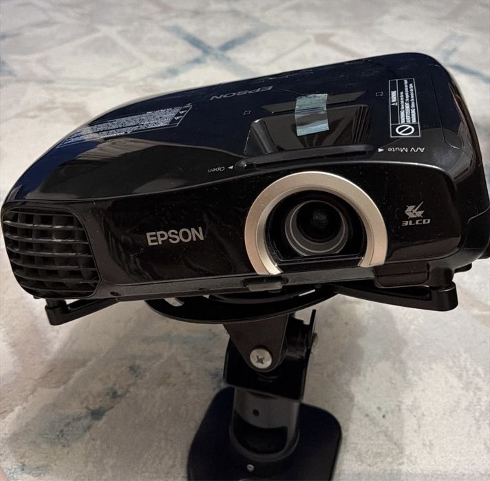 Проектор full hd Epson с кронштейном