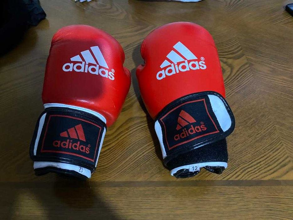 Боксерские перчатки