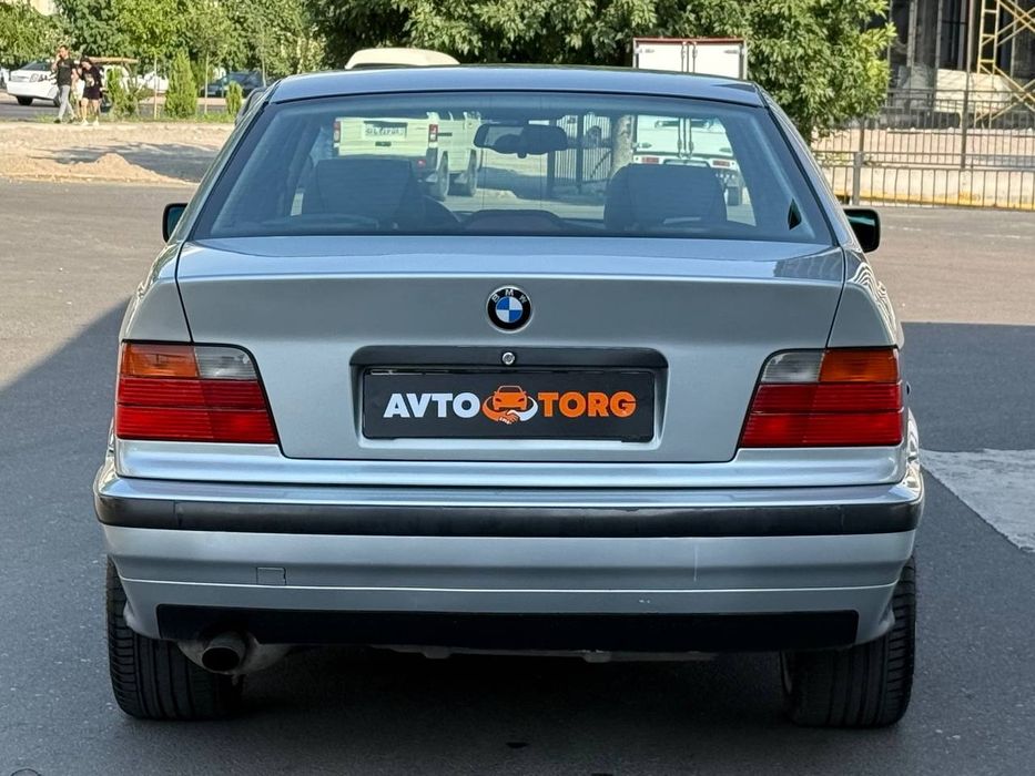 BMW e36 m52b20 в отличном состоянии