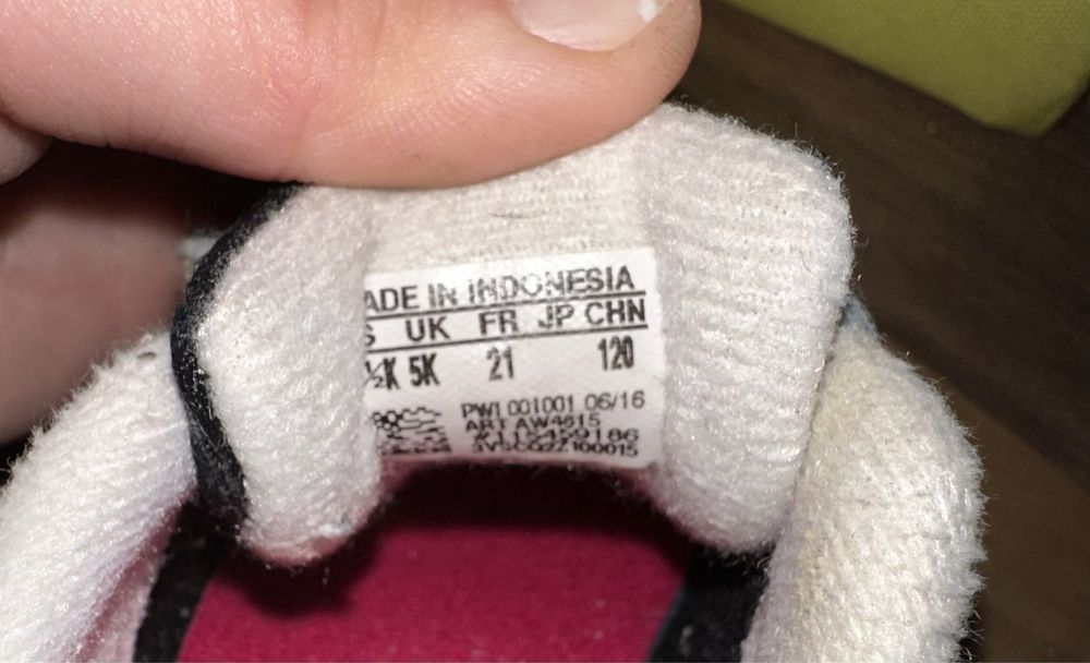 Adidasi adidas marimea 21