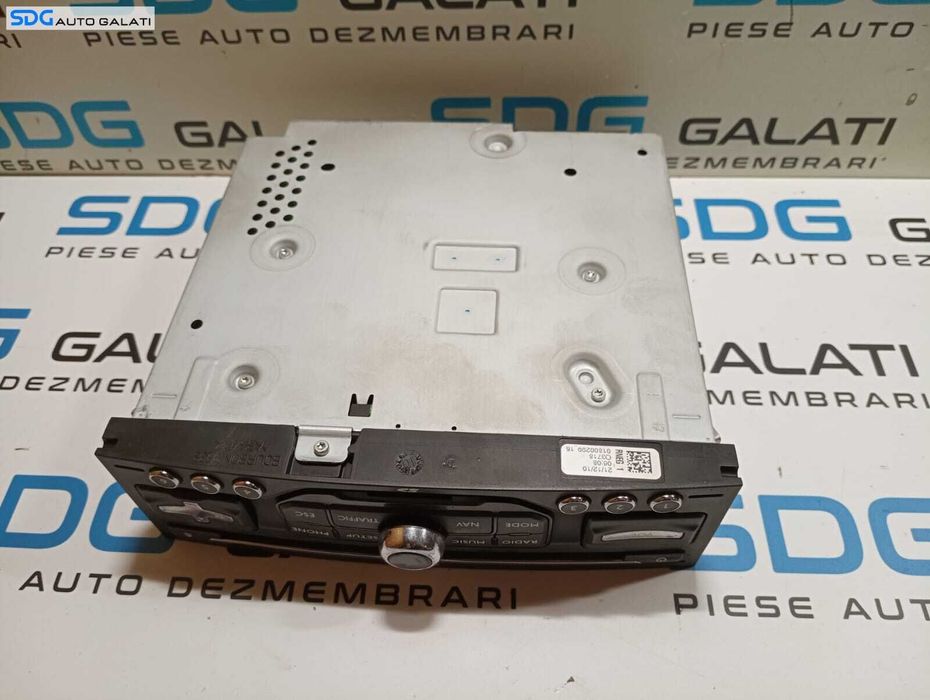 Navigatie Radio CD Player cu Slot Card Bluetooth Peugeot 3008 2009 - 2016 Cod 96751717XT [M6590]