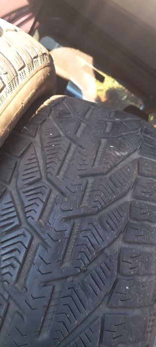 Vând cauciucuri 225 50 17