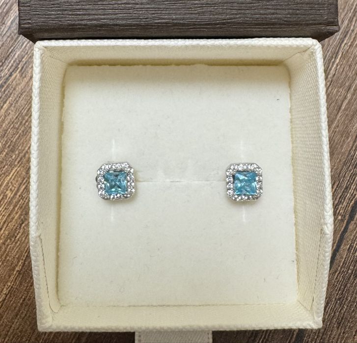 Сребърни обеци с камък циркон