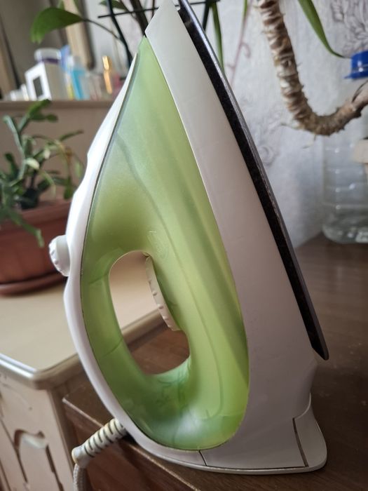 Продам утюг на запчасти