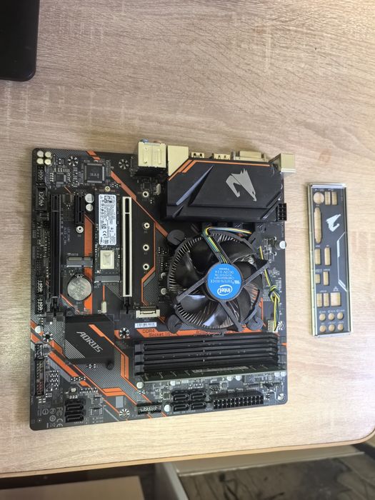 Kit i7 9700F placa baza 4g ram ssd m2 256 cular stok