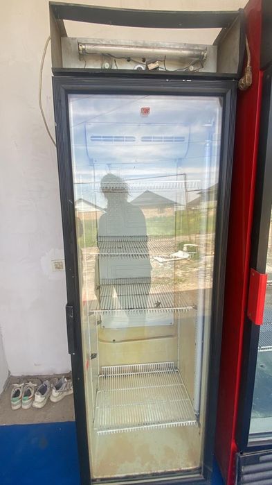 Холодильник ветриновой