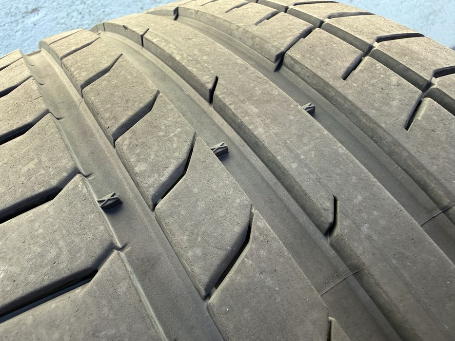 2бр 255/35/19 на 7+мм с 22дот Континентал