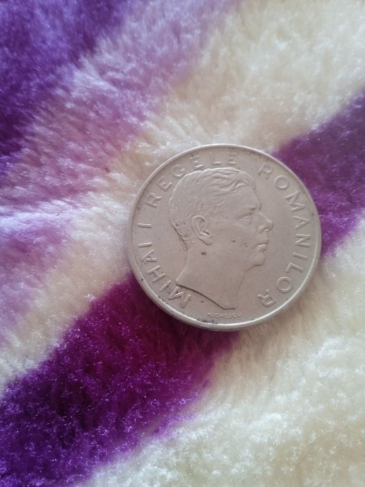 Vând moneda 100 de lei