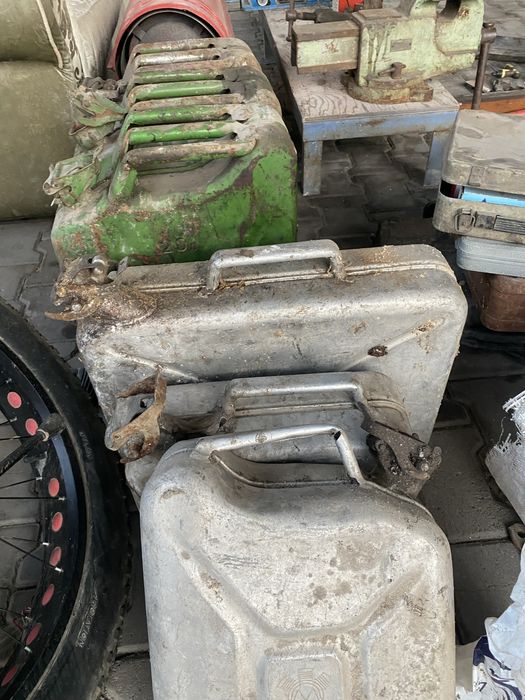 Продам канистры алюмини