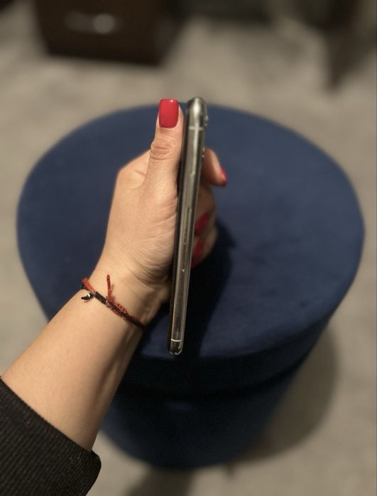 iPhone 11pro бял мат, без никакви забележки. Предлагам  го с два калъфа, чисто нов стъклен протектор  и оригиналната кутия.
