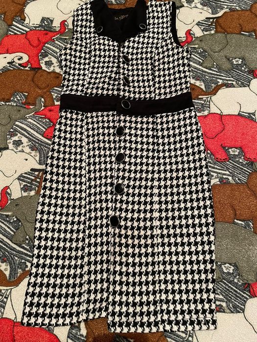 Продам . Платье . В отличном состоянии .