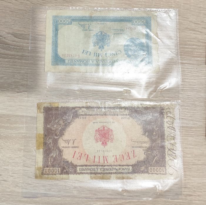 de vânzare , diverse bancnote.