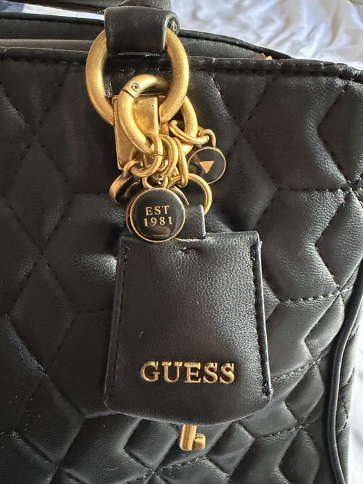 Черна оригинална чанта guess