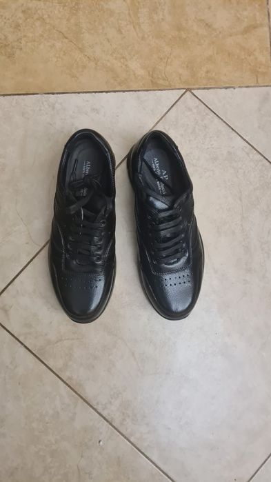 Кожаные кроссовки, новые 42р