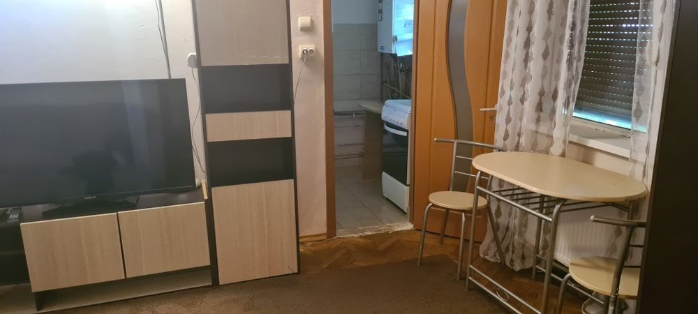 Vand apartament 2 camere  zona Doina