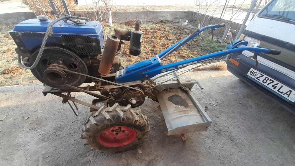 Зубр мотоблок ранги кук ишлаб турибди нархи  500 $. яна келишилади