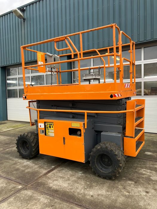 Ножична вишка дизелов двигател Кубота