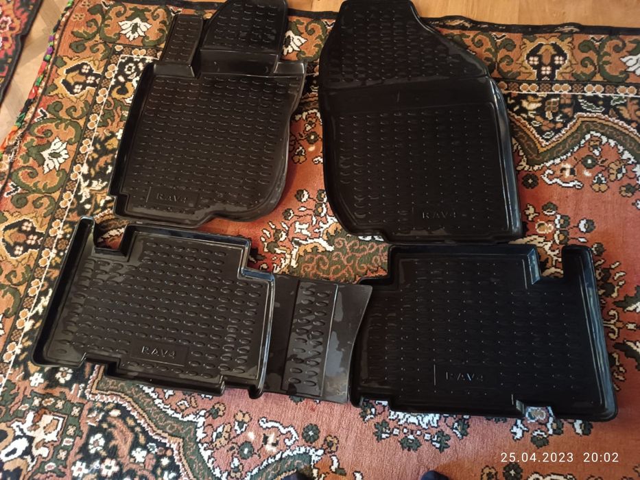 Продам коврики в машину
