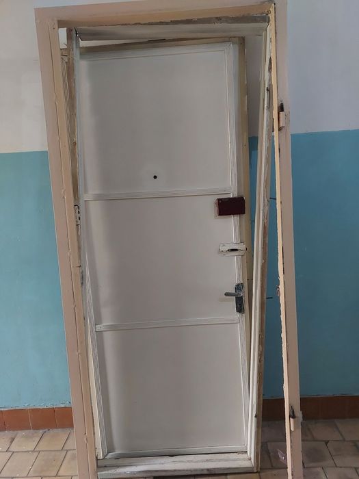 Mustahkam Temir eshik