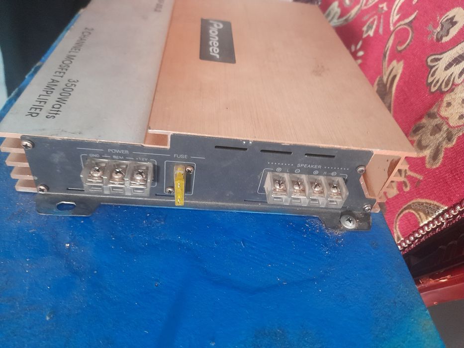 Продам саб вуфер срочно