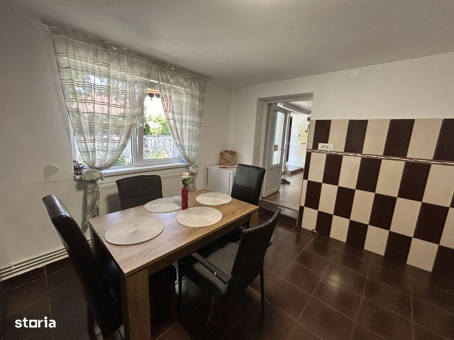 Vand casa din caramida, st.494 mp, sc.131 mp, cu 4 cam.2 bai, moderna