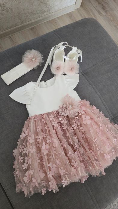 Продам платье для новорождённой девочки!