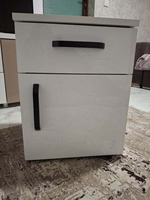 Set Noptiere de Vânzare