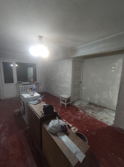 Обои, левкас стен, покраска потолков