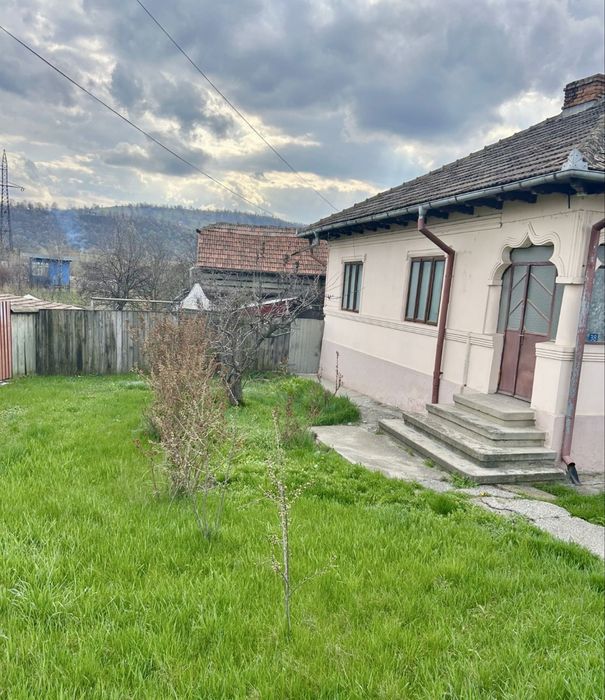 Casă din cărămidă cu teren intravilan 2.262 mp – Comănești