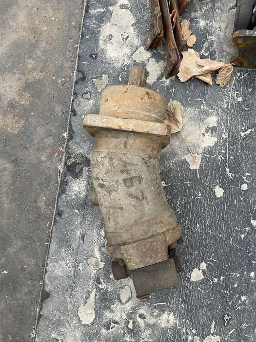 Гидро насос сотилади