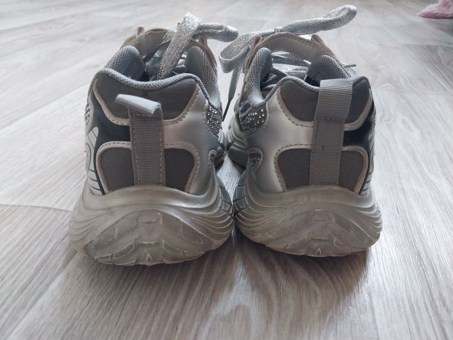 Кроссовки 33размер