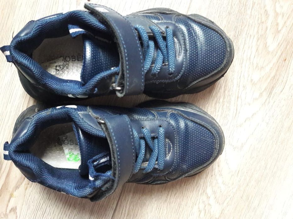 Продам детские кроссовки Совёнок