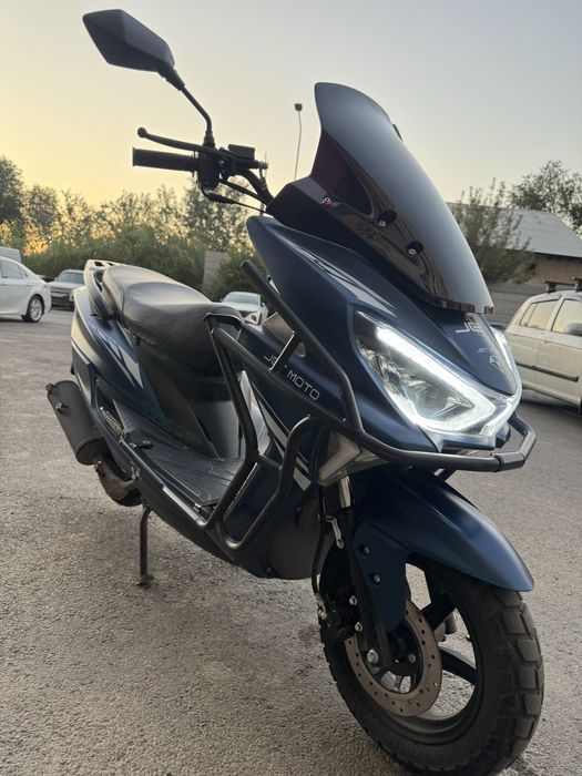 Макси скутер 150