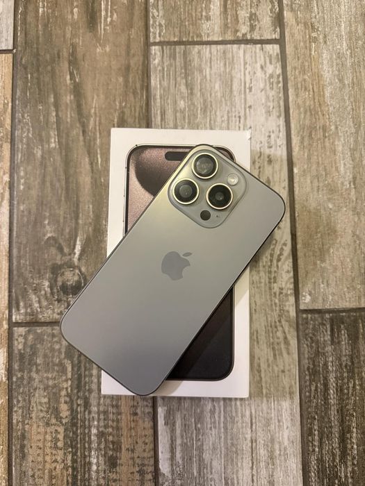 IPhone 15 pro телефон