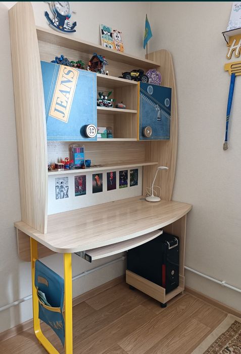 Продам стол для подростка