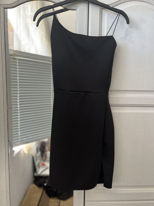 Официална черна рокля