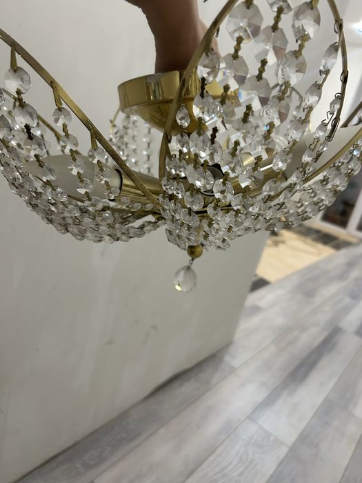 Продам люстру хрустальную