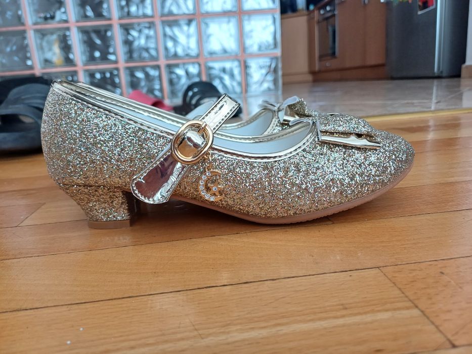 Pantofi noi aurii, fete, mărime 35